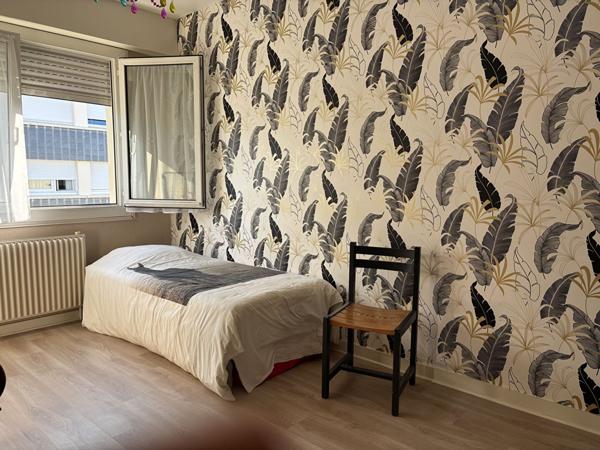 PROCHE CENTRE VILLE/ BEAU T4 AVEC PARKING COUVERT ET CAVE , Vannes