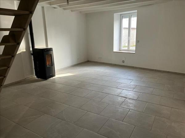 Maison à vendre |  Saint-Hilaire-la-Palud |  6 pièces | 165 m²