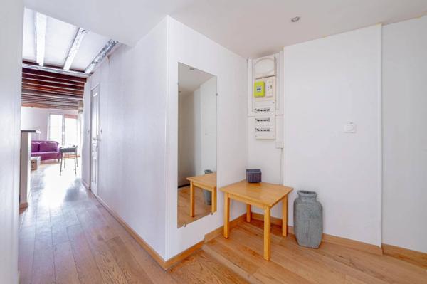 Bijoux vue sur les toits du 6e. 4 pièces, Balcon, 2 SDE, 2 WC