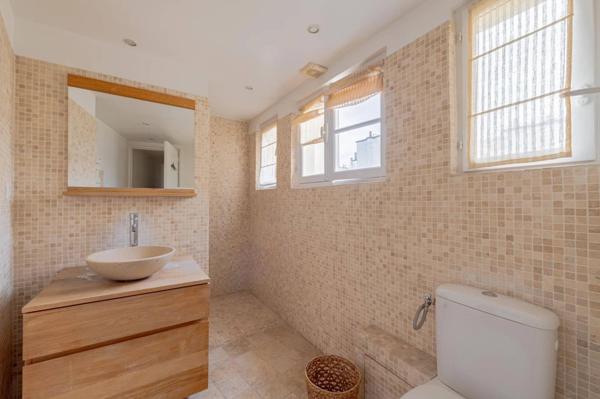 Bijoux vue sur les toits du 6e. 4 pièces, Balcon, 2 SDE, 2 WC