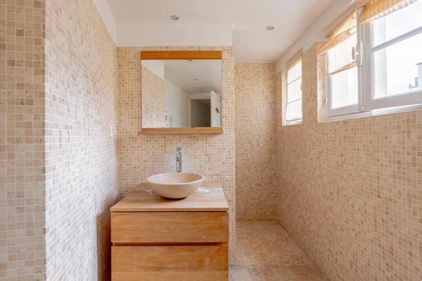 Bijoux vue sur les toits du 6e. 4 pièces, Balcon, 2 SDE, 2 WC