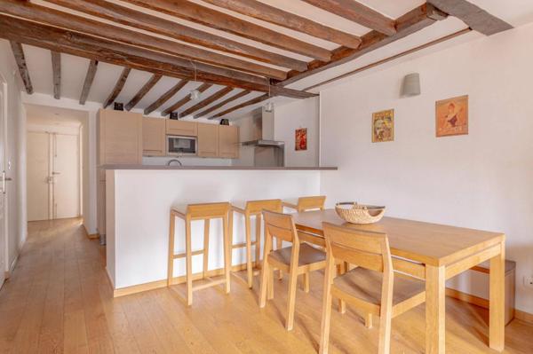 Bijoux vue sur les toits du 6e. 4 pièces, Balcon, 2 SDE, 2 WC