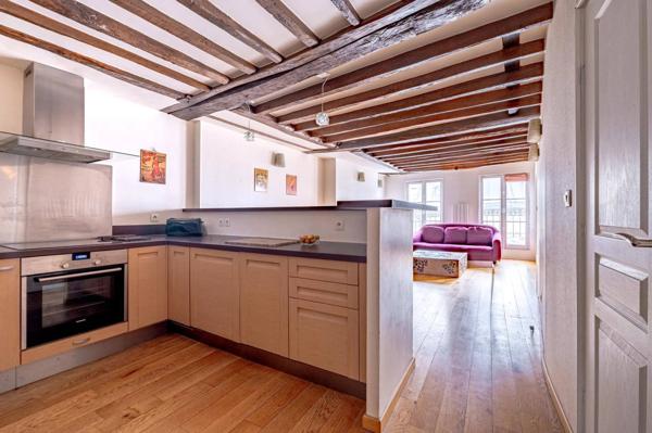 Bijoux vue sur les toits du 6e. 4 pièces, Balcon, 2 SDE, 2 WC