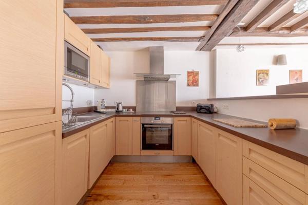 Bijoux vue sur les toits du 6e. 4 pièces, Balcon, 2 SDE, 2 WC