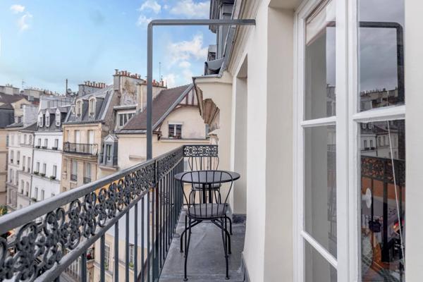 Bijoux vue sur les toits du 6e. 4 pièces, Balcon, 2 SDE, 2 WC