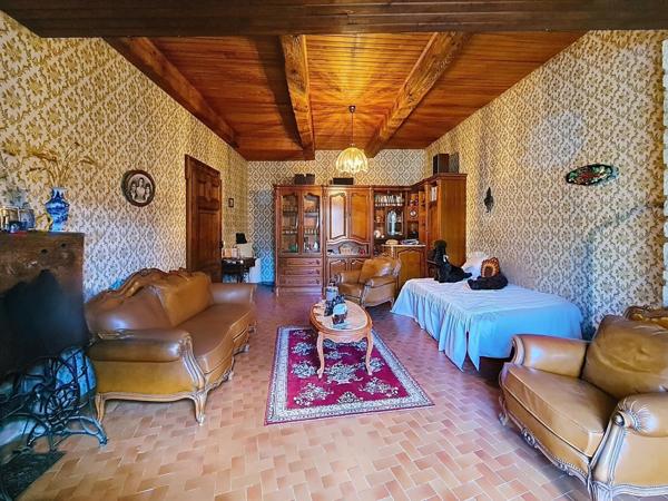 MAISON FAMILIALE A RENOVER, R+2, PISCINE, CALME