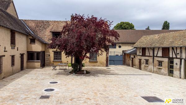Région de Houdan - Ancienne ferme du XVIIIè siècle, un domaine de caractère aux portes de Paris ! 1 150 000 € **  - Référence  28190