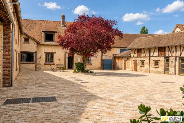 Région de Houdan - Ancienne ferme du XVIIIè siècle, un domaine de caractère aux portes de Paris ! 1 150 000 € **  - Référence  28190
