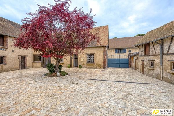 Région de Houdan - Ancienne ferme du XVIIIè siècle, un domaine de caractère aux portes de Paris ! 1 150 000 € **  - Référence  28190