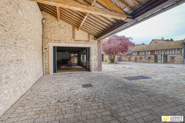 Région de Houdan - Ancienne ferme du XVIIIè siècle, un domaine de caractère aux portes de Paris ! 1 150 000 € **  - Référence  28190