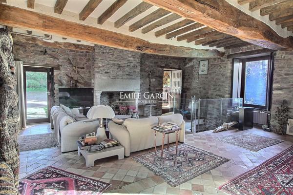 A VENDRE Propriété de caractère 350 m² Montfort Sur Meu 8 pièce(s)
