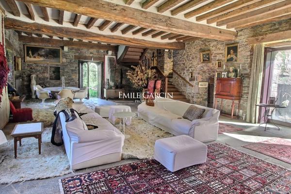 A VENDRE Propriété de caractère 350 m² Montfort Sur Meu 8 pièce(s)