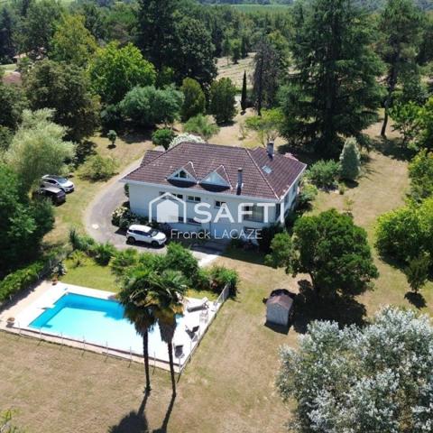 Élégante propriété de caractère de 300 m² au cœur d'un parc arboré de 18 800 m² avec piscine