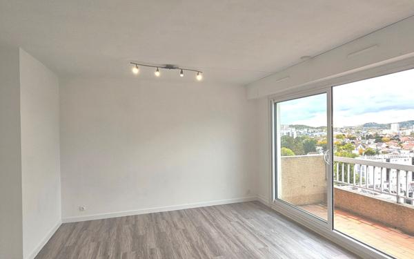 Appartement à louer    1 pièce • 32 m2 Épinay-sur-Seine