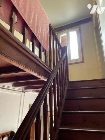 VILLECOMTAL/ARROS à 5min, maison à rafraichir de 138m² habitables sur 1778m² de terrain clos.