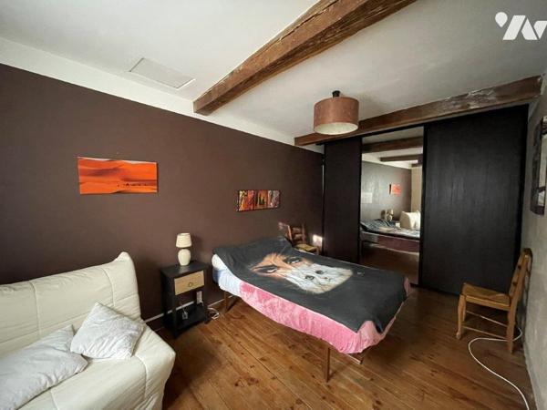 VILLECOMTAL/ARROS à 5min, maison à rafraichir de 138m² habitables sur 1778m² de terrain clos.