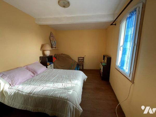 VILLECOMTAL/ARROS à 5min, maison à rafraichir de 138m² habitables sur 1778m² de terrain clos.