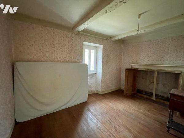 VILLECOMTAL/ARROS à 5min, maison à rafraichir de 138m² habitables sur 1778m² de terrain clos.