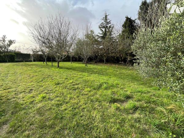 VILLECOMTAL/ARROS à 5min, maison à rafraichir de 138m² habitables sur 1778m² de terrain clos.