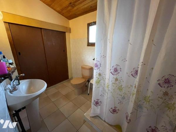 VILLECOMTAL/ARROS à 5min, maison à rafraichir de 138m² habitables sur 1778m² de terrain clos.