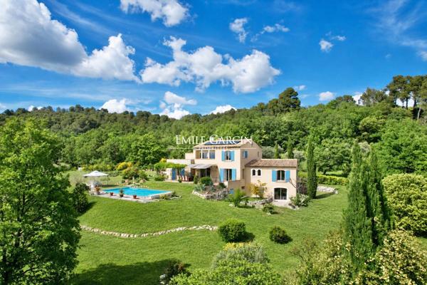 A vendre - Maison contemporaine et sa vue imprenable - à La Bastide des Jourdans