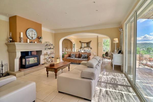 A vendre - Maison contemporaine et sa vue imprenable - à La Bastide des Jourdans