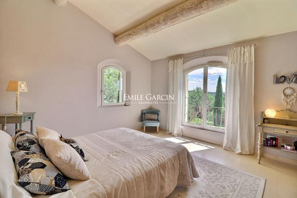 A vendre - Maison contemporaine et sa vue imprenable - à La Bastide des Jourdans