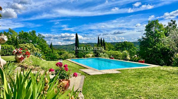 A vendre - Maison contemporaine et sa vue imprenable - à La Bastide des Jourdans