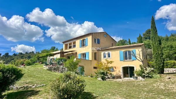 A vendre - Maison contemporaine et sa vue imprenable - à La Bastide des Jourdans