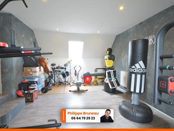 Évasion de Rêve : Maison de Standing avec sa piscine dans la Belle Zone Pavillonnaire de Freneuse