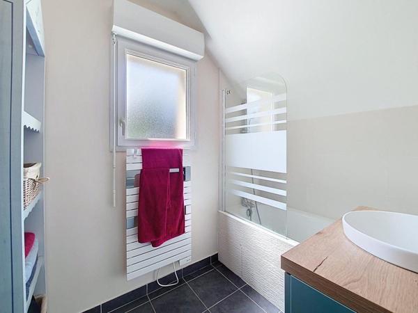 GUIDEL : Maison contemporaine non mitoyenne avec vie de plain-pied