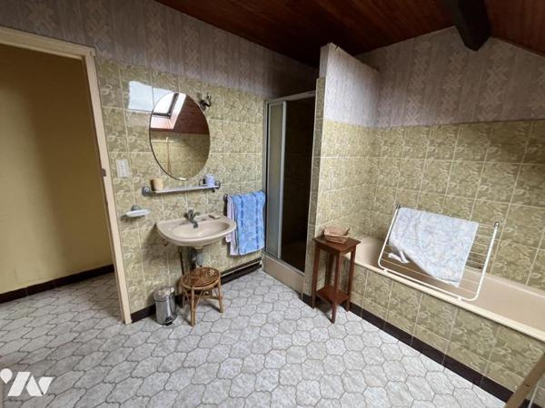 MAISON AVEC GARAGE A L'ISLE SUR LE DOUBS