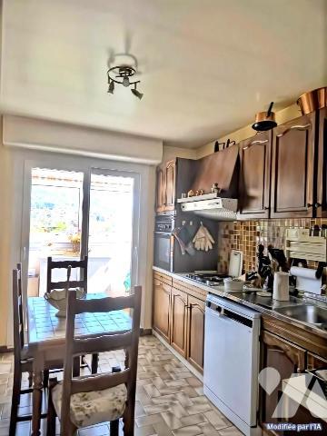 Appartement de 106 m² sur la commune de LONS-LE-SAUNIER.