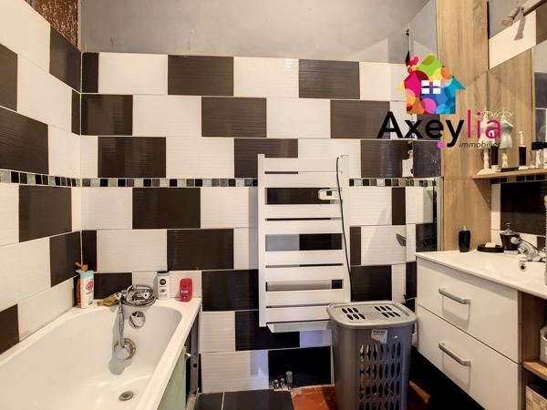 Pouilly-sous-Charlieu (42720) A VENDRE - SECTEUR POUILLY-SOUS-CHARLIEU- MAISON 5 CHAMBRES, TERRAIN 838M² ET GARAGE