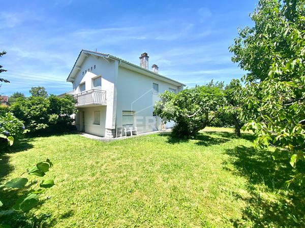 PAU : Maison d'architecte de 124.25m², 7 pièces au calme