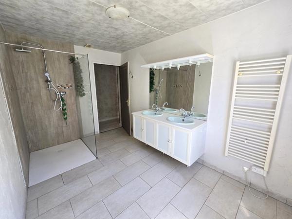 LA CAPELLE (02) - 🏡 Vente maison individuelle semi-plain-pied 182 m² avec 6 chambres, garage 🚗 et terrain ☘️