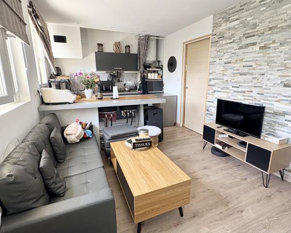 Appartement
         2 pièces
        - 35 m² Exclusivité 110 000 € *