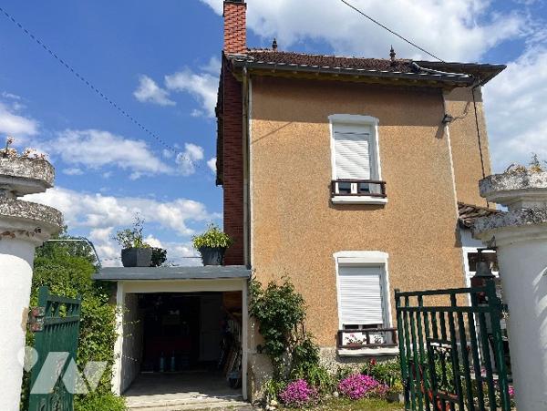 SAINT-GENIX-SUR-GUIERS - Maison 4 pièces de 83 m²