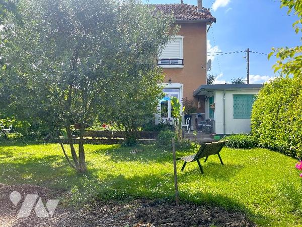 SAINT-GENIX-SUR-GUIERS - Maison 4 pièces de 83 m²