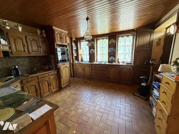 Très belle maison en pierre avec dépendances sur 1ha59 de terre libre.