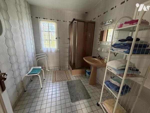 Très belle maison en pierre avec dépendances sur 1ha59 de terre libre.