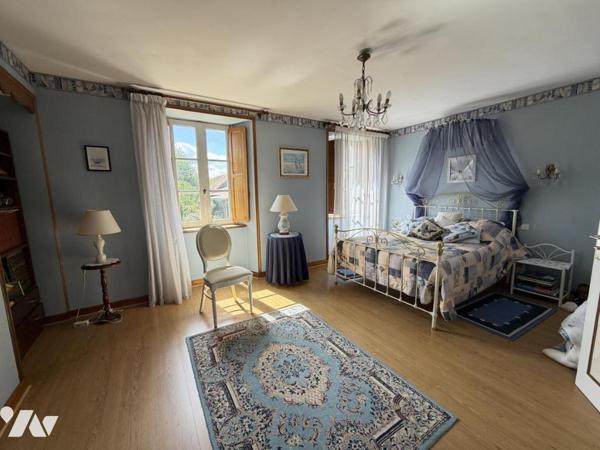 Très belle maison en pierre avec dépendances sur 1ha59 de terre libre.