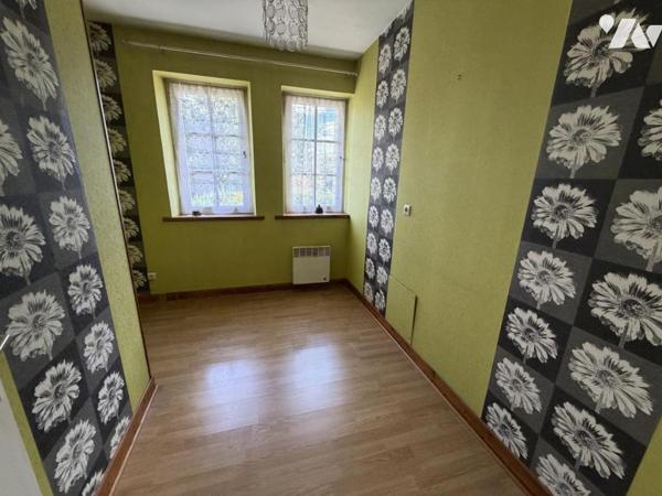 Très belle maison en pierre avec dépendances sur 1ha59 de terre libre.