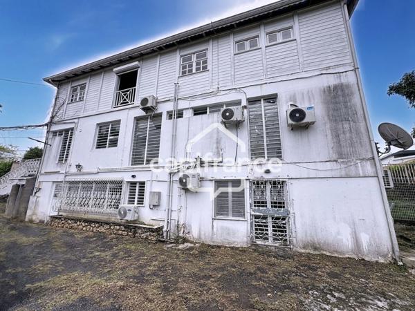 À VENDRE – GRANDE MAISON COMPOSÉE DE 3 LOGEMENTS 430 m² LES ABYMES (97139)