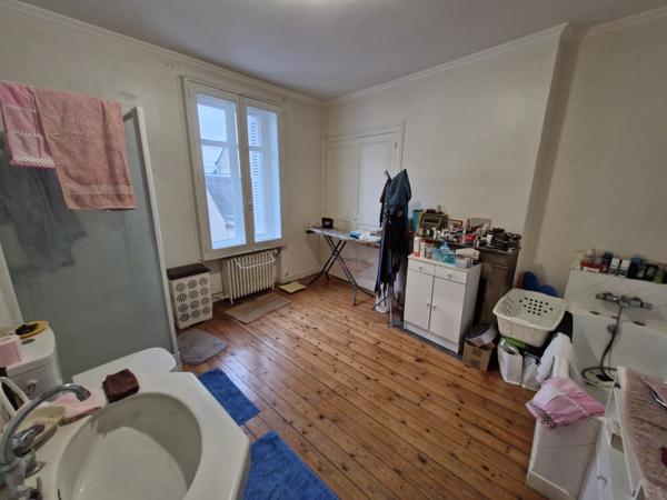 MAISON 6 CHAMBRES - GARAGE - TERRAIN