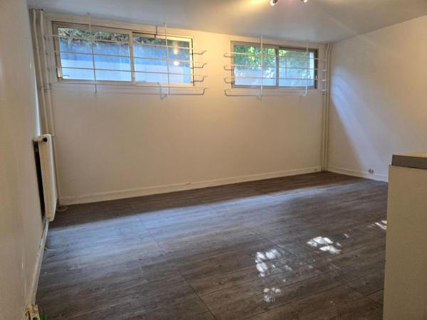 Cave aménagée en souplex _ Immeuble de standing _ Neuilly-sur-Seine