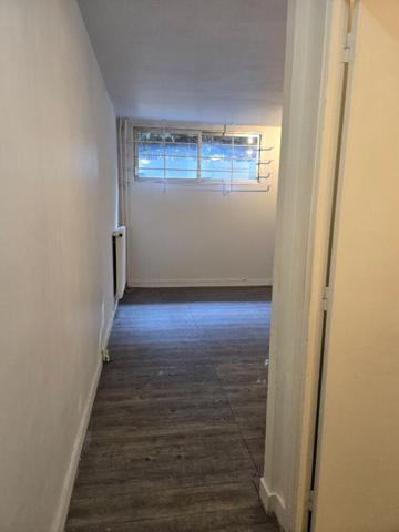 Cave aménagée en souplex _ Immeuble de standing _ Neuilly-sur-Seine