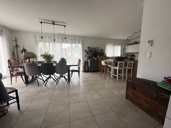 Maison moderne avec jardin