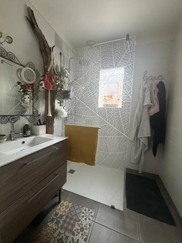 Maison moderne avec jardin