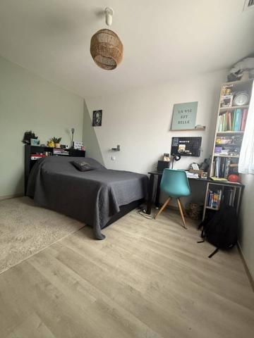 Maison moderne avec jardin